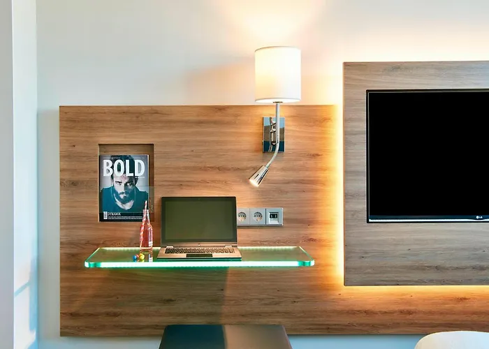 Hotel Moxy Frankfurt Airport 4*
