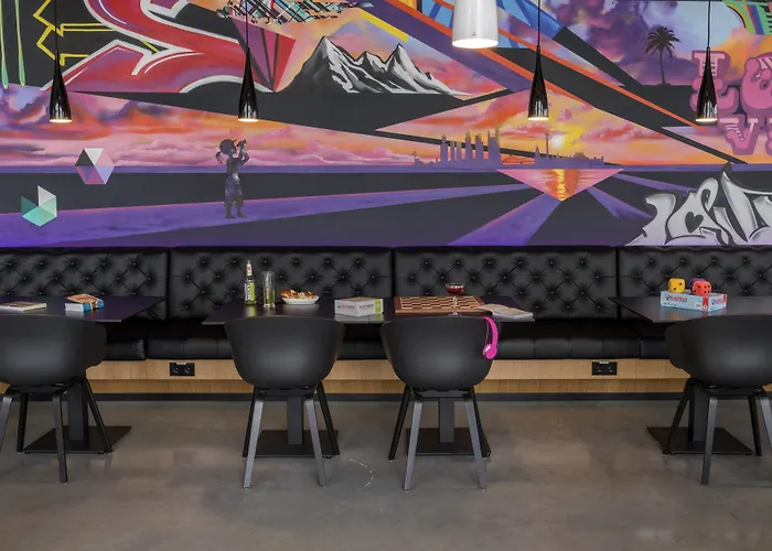 Moxy Frankfurt Airport Hotel 4*