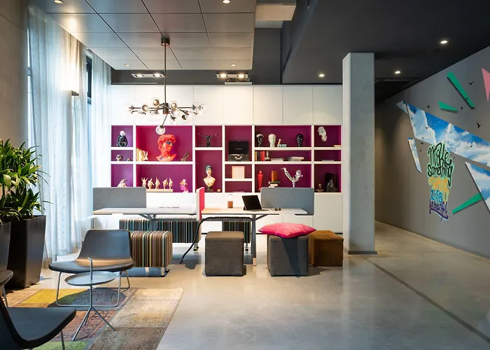 Moxy Frankfurt Airport Отель