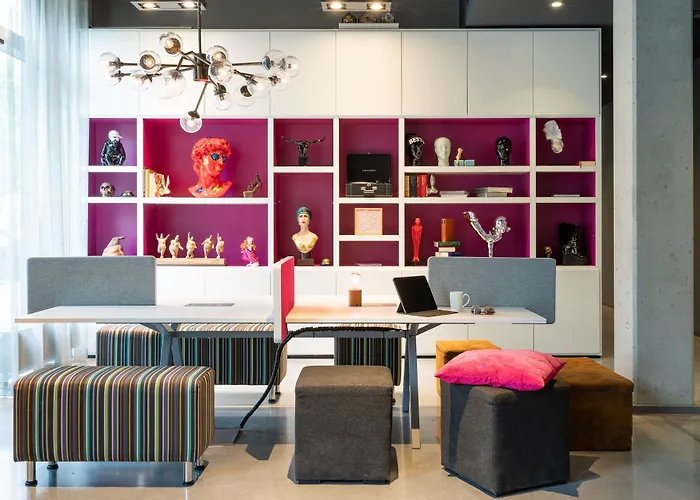 Отель Moxy Frankfurt Airport 4*
