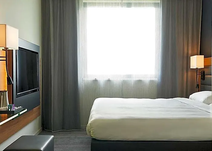 Moxy Frankfurt Airport Hotel 4*